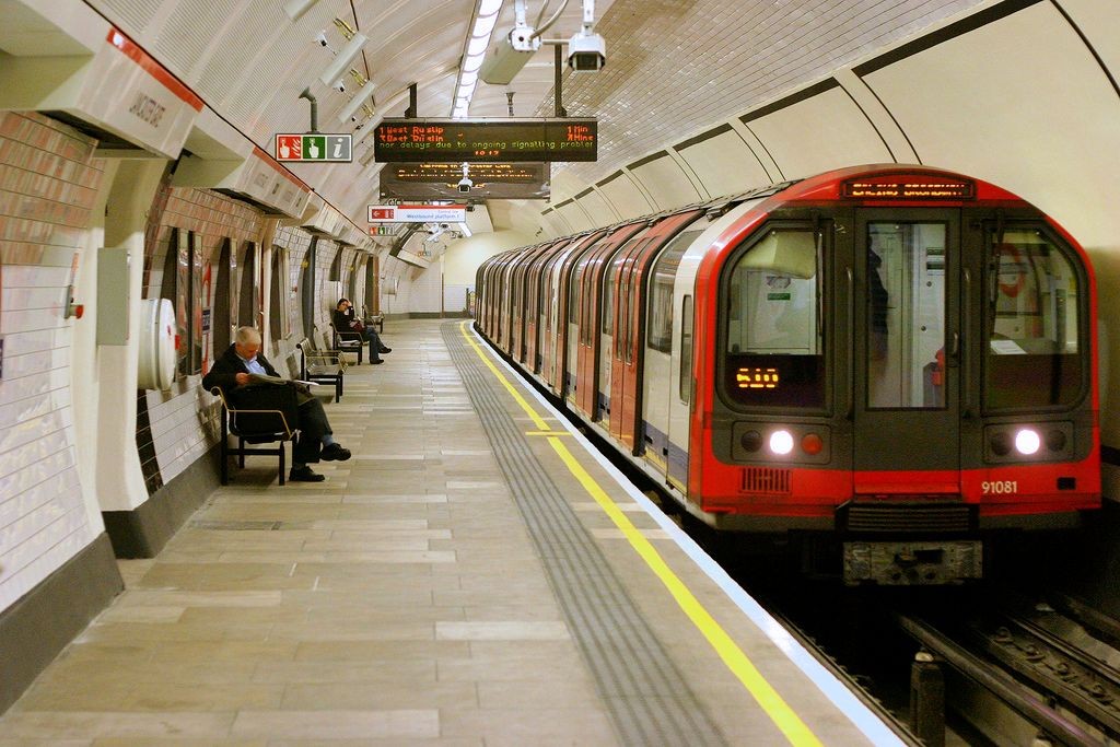 Lancaster_Gate_tube